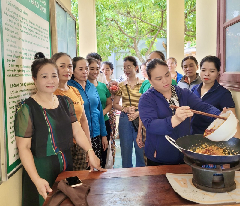 Các lớp dạy nghề góp phần tạo cơ hội cho lao động nông thôn tìm kiếm việc làm và có thu nhập ổn định.