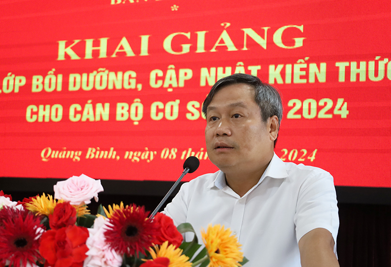 Đồng chí Bí thư Tỉnh ủy Vũ Đại Thắng phát biểu chỉ đạo tại lớp bồi dưỡng.