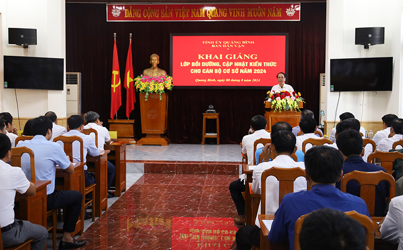 Quang cảnh lễ khai giảng lớp bồi dưỡng.