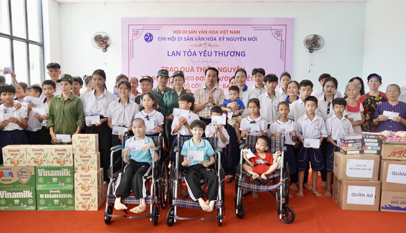 Những món quà được trao tận tay người yếu thế là nguồn động viên để họ vượt qua hoàn cảnh, vươn lên hòa nhập cộng đồng.