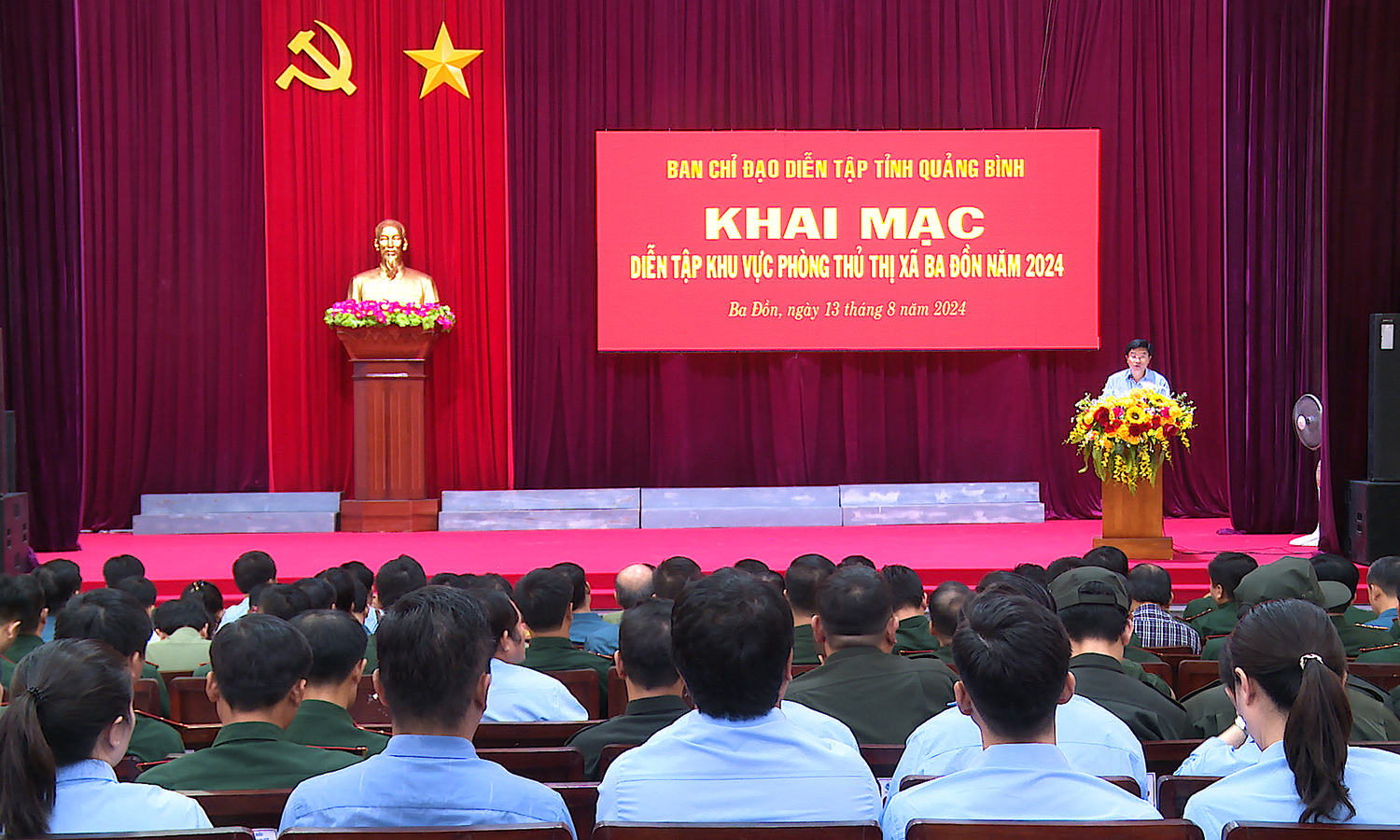 Quang cảnh buổi khai mạc.