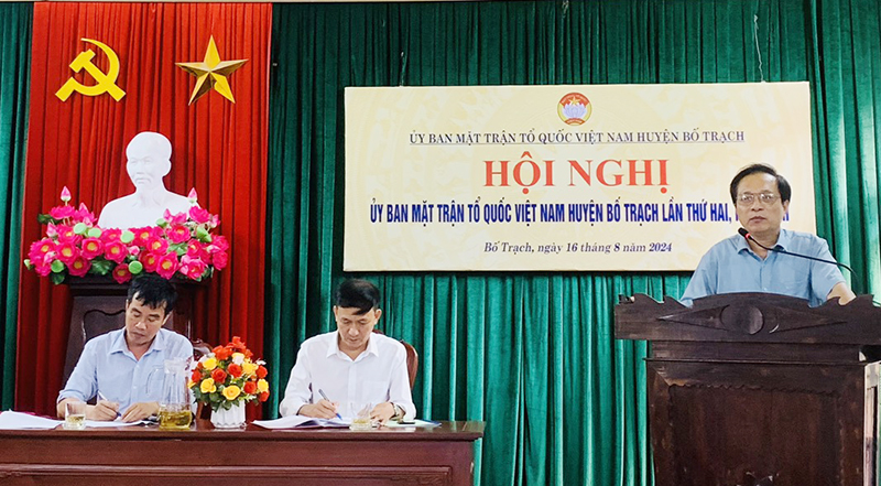 44. Đại diện lãnh đạo Ủy ban MTTQ Việt Nam tỉnh phát biểu tại hội nghị.