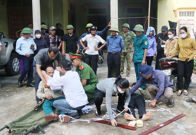 Các lực lượng trên địa bàn huyện Bố Trạch tham gia diễn tập công tác cứu hộ, phòng, chống thiên tai.