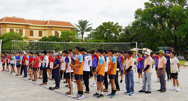 Các đội tham dự lễ khai mạc.