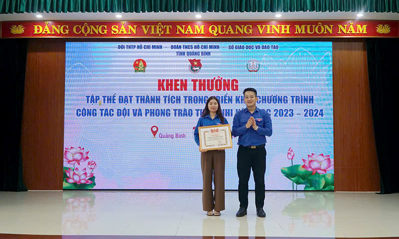 Ban Chấp hành Tỉnh đoàn tặng bằng khen cho 1 tập thể xuất sắc trong công tác Đội và phong trào thiếu nhi năm học 2023 – 2024.