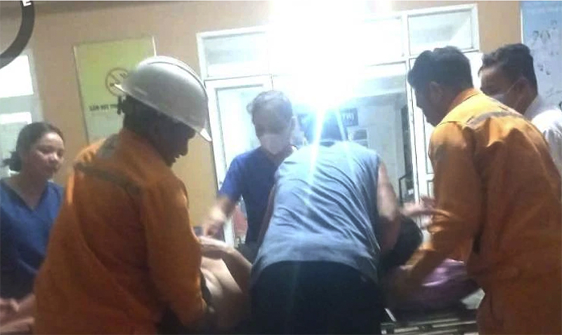Một công nhân Điện lực cứu sống nạn nhân bị điện giật