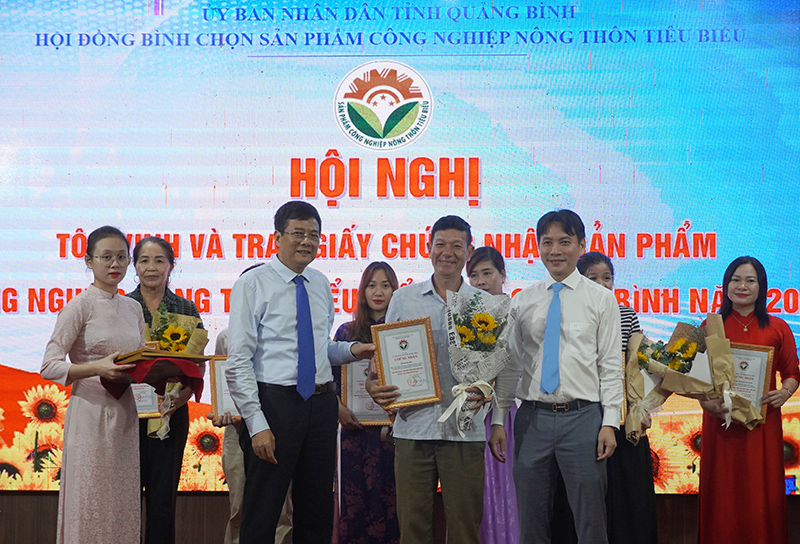 Tôn vinh 52 sản phẩm công nghiệp nông thôn tiêu biểu