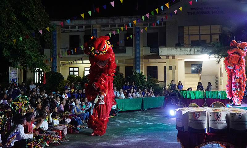 Rộn rã “Biên cương đêm hội trăng rằm”