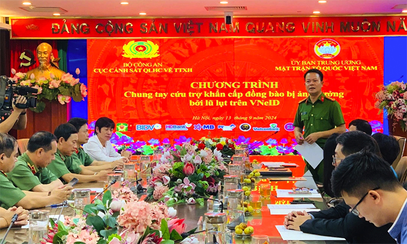 Đại tá Vũ Văn Tấn, Phó Cục trưởng Cục C06 phát biểu. Ảnh: Trọng Phú/vov.vn