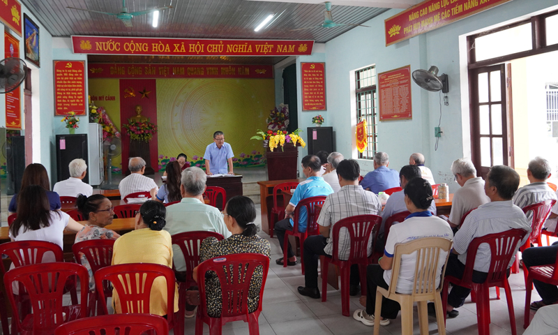 Nhiều băn khoăn, trăn trở được các đảng viên nêu lên tại buổi sinh hoạt chi bộ thôn Mỹ Cảnh (xã Bảo Ninh, TP. Đồng Hới).