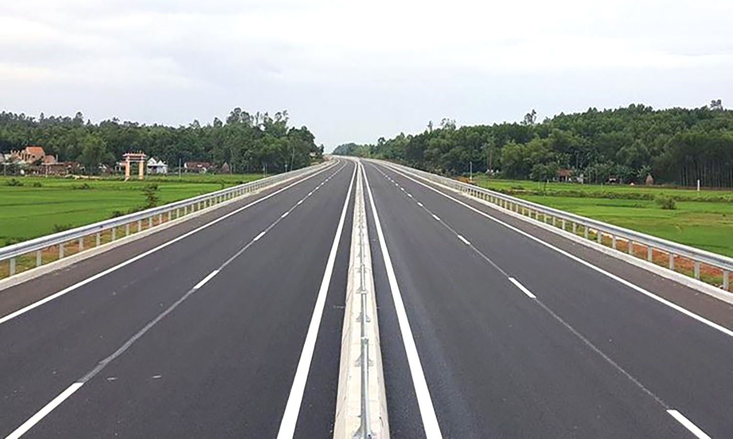 Triển khai đợt thi đua cao điểm “500 ngày đêm thi đua hoàn thành 3000 km đường bộ cao tốc "