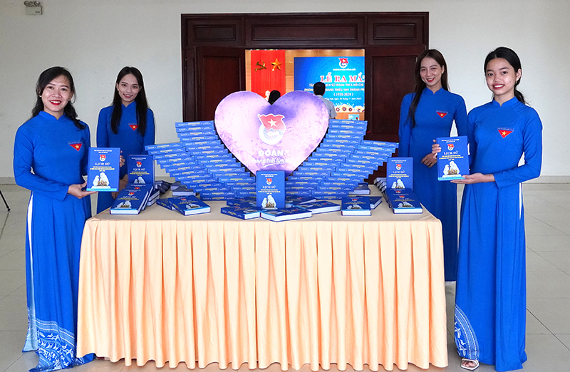 Thành đoàn Đồng Hới ra mắt tập sách “Lịch sử Đoàn TNCS Hồ Chí Minh và phong trào thanh thiếu nhi TP. Đồng Hới giai đoạn 1930-2020”, nâng cao hơn nữa việc đọc, tìm hiểu lịch sử của tuổi trẻ. 