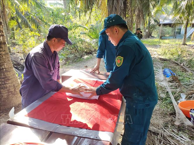 Tổ chức quy tập hài cốt các liệt sỹ tại nghĩa trang Hàng Me, Bến Tre. (Ảnh: TTXVN phát)Tổ chức quy tập hài cốt các liệt sỹ tại nghĩa trang Hàng Me, Bến Tre. (Ảnh: TTXVN phát)