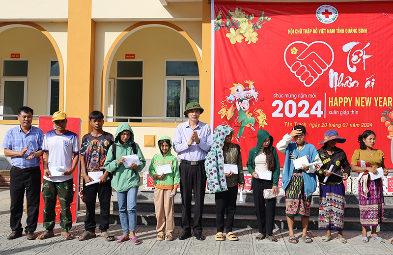 Triển khai thực hiện ủng hộ Quỹ "Vì người nghèo" năm 2024