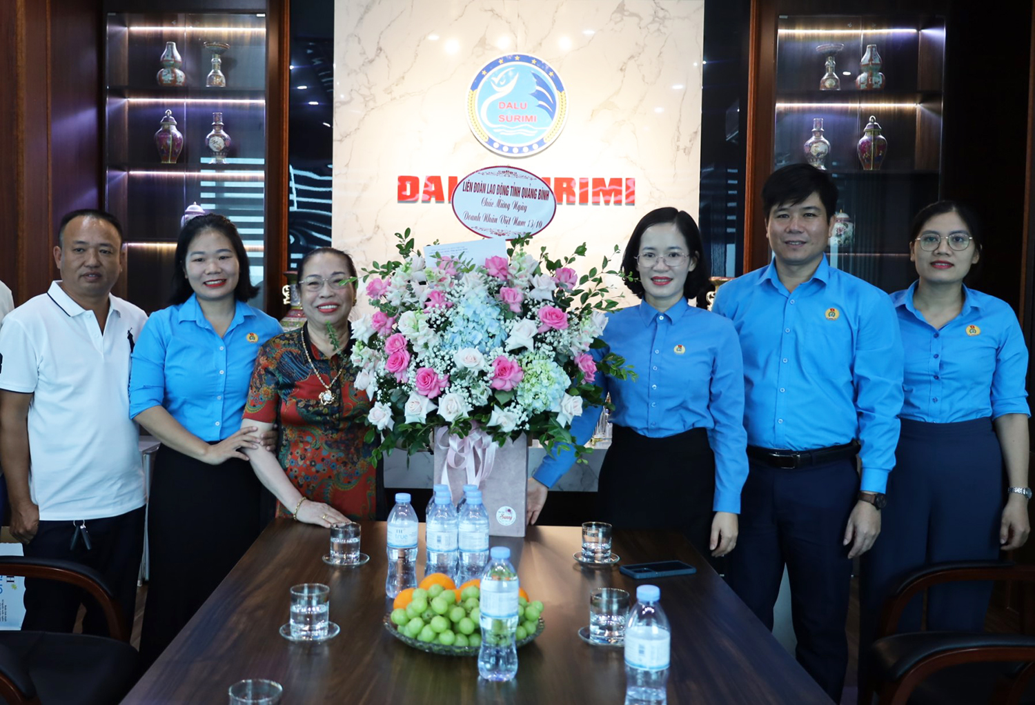 Lãnh đạo Liên đoàn Lao động tỉnh thăm, chúc mừng Ngày Doanh nhân Việt Nam