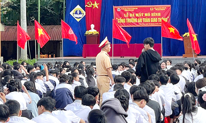 Thực hiện các giải pháp bảo vệ an toàn giao thông cho học sinh