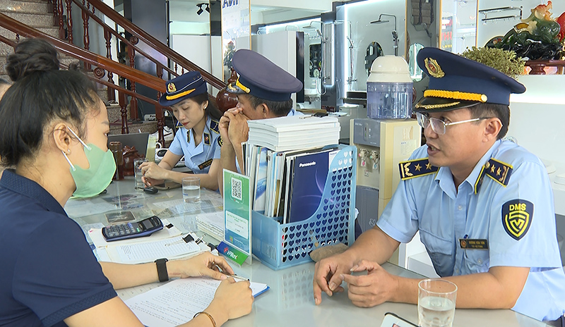 Liên tiếp phát hiện, xử lý nhiều trường hợp vi phạm trong lĩnh vực thương mại điện tử
