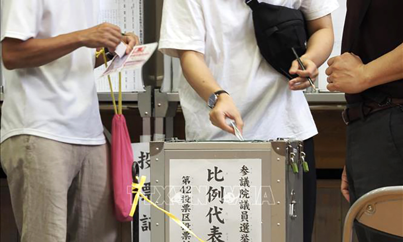 Cử tri Nhật Bản bắt đầu bỏ phiếu trong cuộc tổng tuyển cử