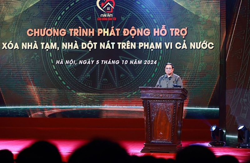 Thủ tướng Phạm Minh Chính phát biểu tại chương trình phát động hỗ trợ xóa nhà tạm, nhà dột nát. (Ảnh: Dương Gian/TTXVN)