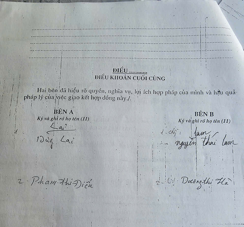 Mặc dù ông Dương Lai đã chết 26 năm và bà Phạm Thị Điểu không biết chữ nhưng vẫn được ông Nguyễn Viết Lam “dựng dậy” ký hồ sơ cho, tặng đất hương hỏa.