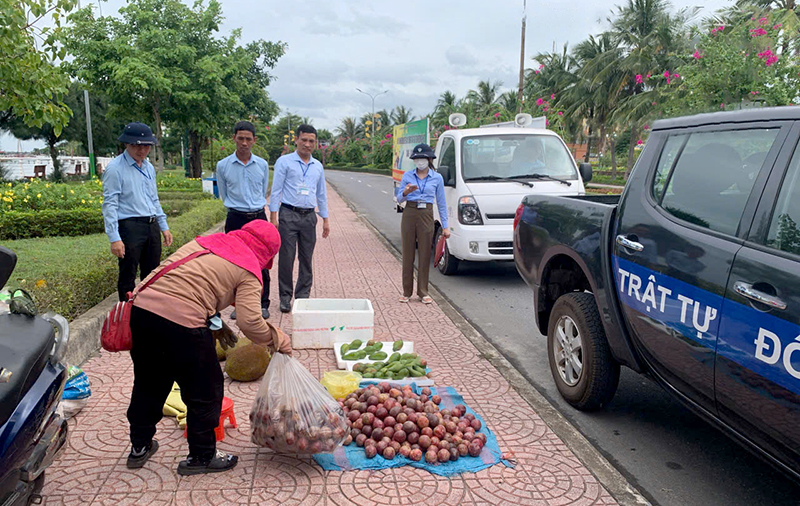 Đối với những trường hợp vi phạm đã nhắc nhở nhưng tái diễn, Đội Quy tắc-Trật tự đô thị lập biên bản xử phạt.