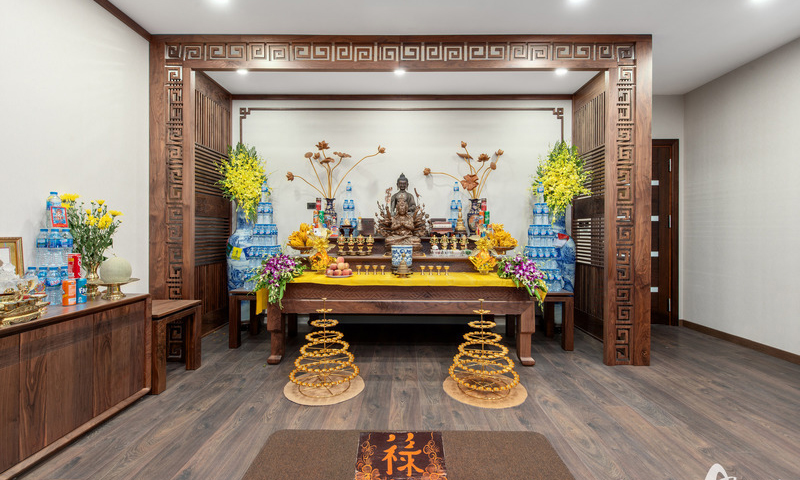 Phòng thờ với thiết kế trang nghiêm, lịch sự.