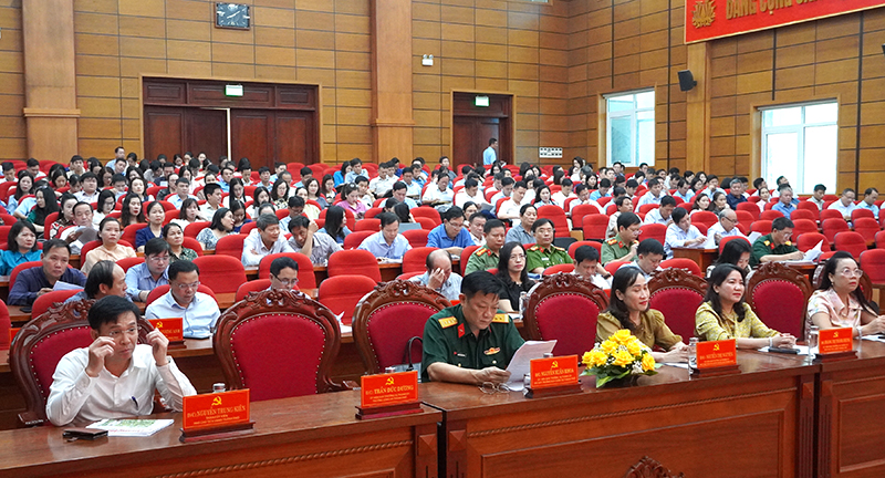 Các đại biểu dự hội nghị. 