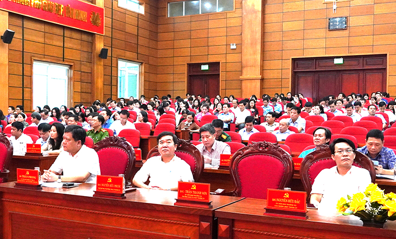 Các đại biểu dự hội nghị. 