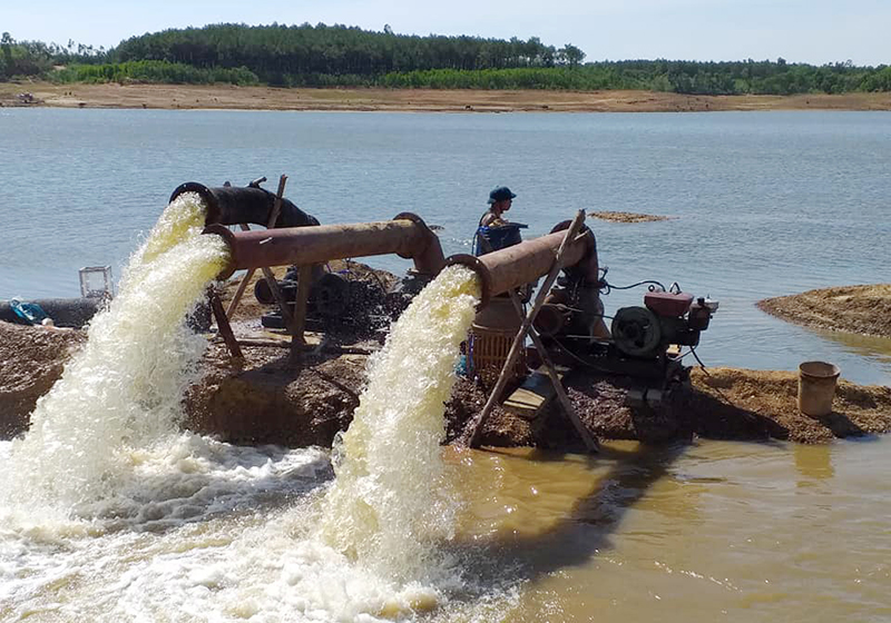 Phục vụ nước tưới sản xuất nông nghiệp là nhiệm vụ quan trọng hàng đầu được Công ty TNHH MTV Khai thác công trình thủy lợi Quảng Bình quan tâm thực hiện.