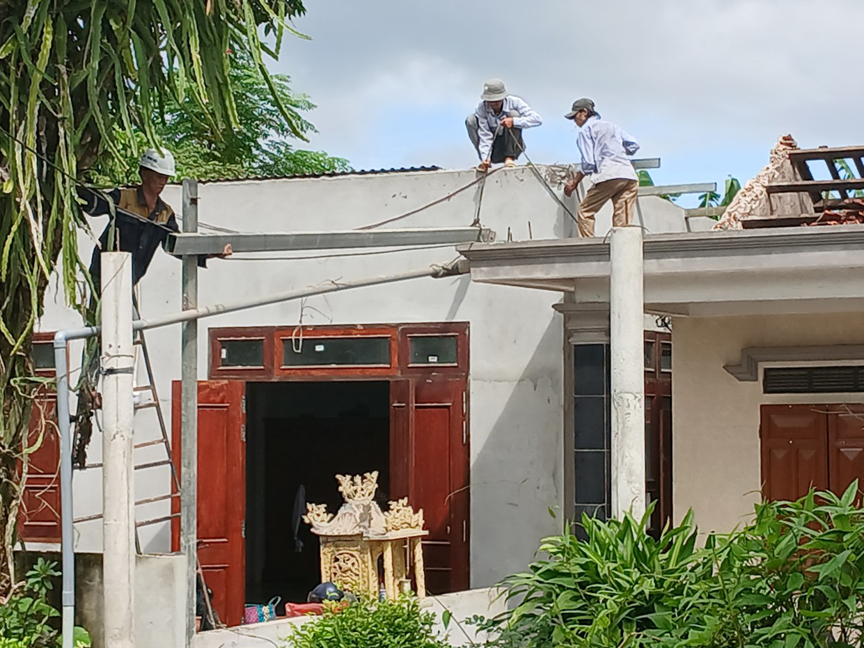 Tự nguyện tháo dỡ, di dời tài sản, bàn giao mặt bằng thực hiện dự án tại thị trấn Nông trường Lệ Ninh.