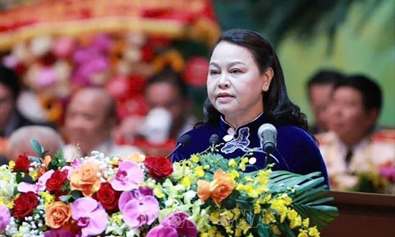 Bà Nguyễn Thị Thu Hà, Ủy viên Trung ương Đảng, Phó Chủ tịch, Tổng Thư ký Ủy ba Trung ương MTTQVN trình bày báo cáo tóm tắt báo cáo chính trị đại hội đại biểu MTTQVN lần thứ X. Ảnh: TTXVN