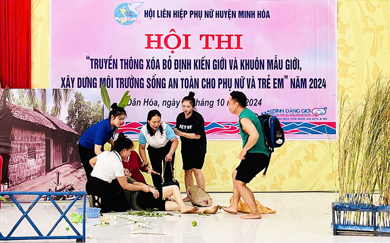 Một phần thi ấn tượng tại hội thi truyền thông do Hội LHPN huyện Minh Hóa tổ chức.