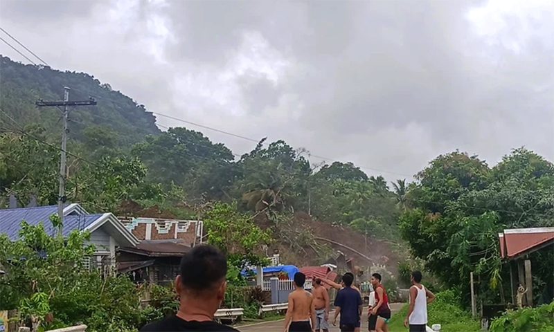 Sạt lở đất sau mưa lớn tại Libon, Albay, Philippines khi bão Trami đổ bộ. (Ảnh: Reuters)
