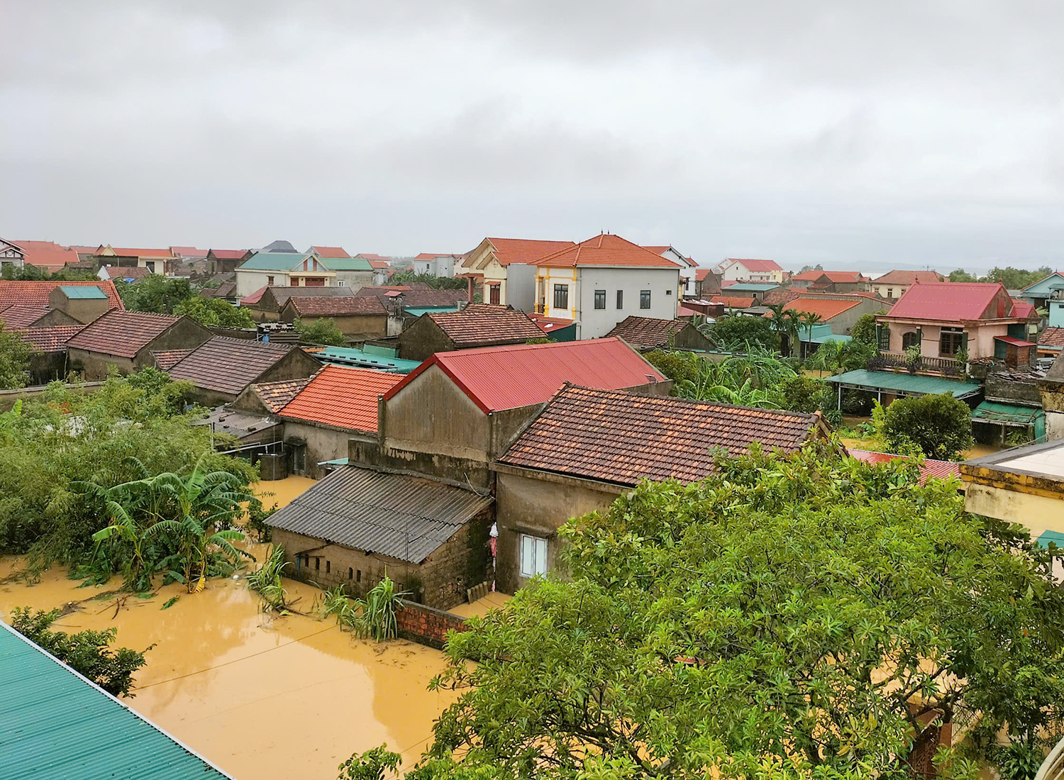 Hơn 12.300 nhà dân ở huyện Lệ Thủy bị ngập.