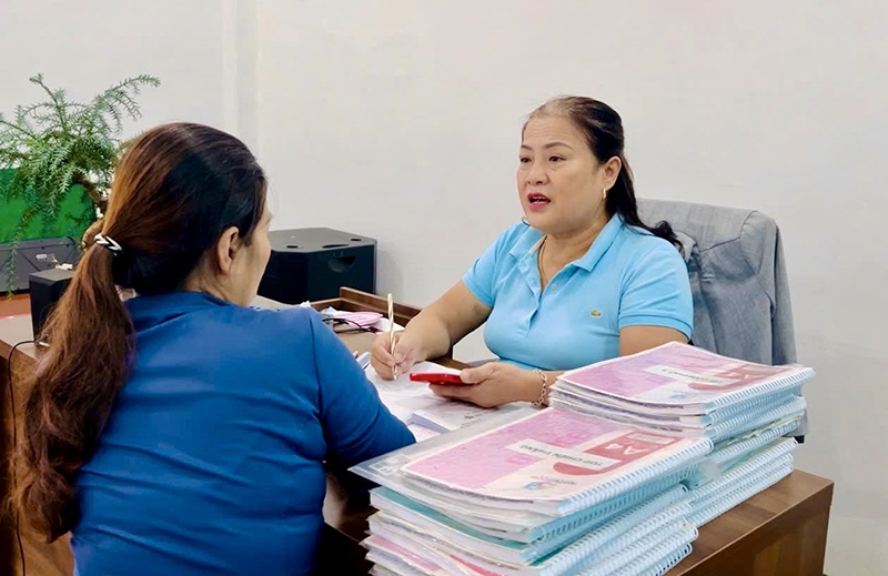 Nhân viên thu tận tâm, trách nhiệm