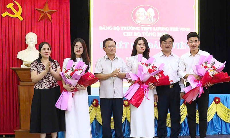 Tạo nguồn phát triển đảng viên trong học sinh