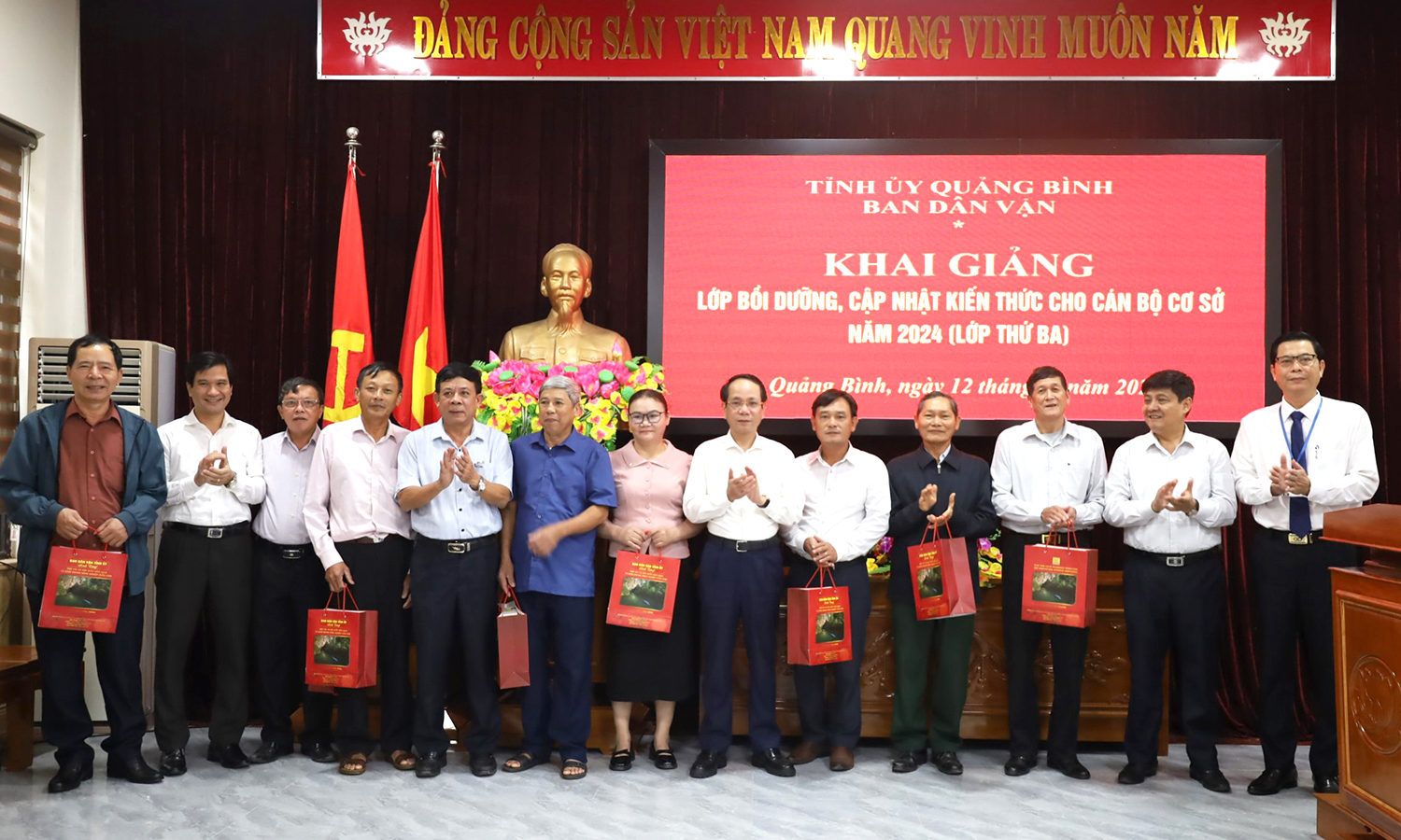 Khai giảng lớp bồi dưỡng, cập nhật kiến thức cho cán bộ cơ sở