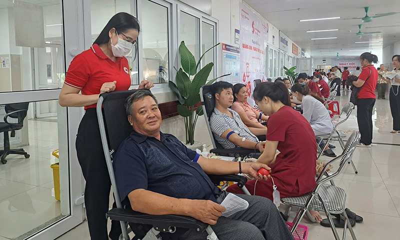 Vận động hiến máu tình nguyện, đăng ký hiến mô, tạng nhân đạo