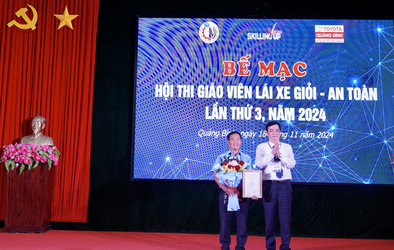 Hội thi "Giáo viên lái xe giỏi, an toàn" lần thứ 3