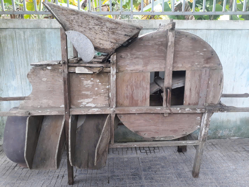Chiếc máy quạt lúa một thuở