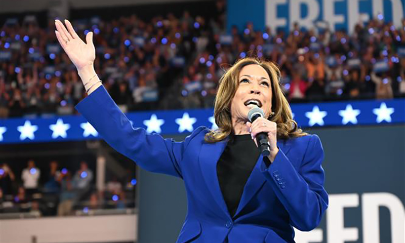 Phó Tổng thống Mỹ Kamala Harris phát biểu tại chiến dịch vận động tranh cử ở Milwaukee, Wisconsin, Mỹ. Ảnh: AA/TTXVN