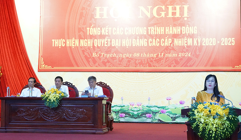 Đại biểu tham luận tại hội nghị.