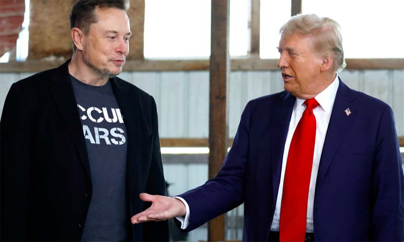 Tỷ phú Elon Musk xuất hiện bên cạnh ông Donald Trump trong một sự kiện tranh cử tại Pennsylvania ngày 5/10/2024. Ảnh: The Nation/Getty Images