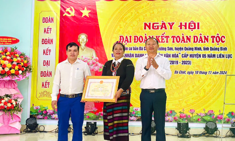 “Ngày hội Đại đoàn kết toàn dân tộc” tại bản Đá Chát, xã Trường Sơn (Quảng Ninh).