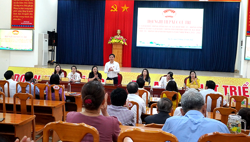 Các đại biểu HĐND tỉnh và HĐND TP. Đồng Hới TXCT TP. Đồng Hới tiếp xúc với cử tri thành phố.