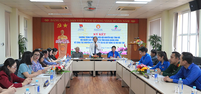 Đại diện các đơn vị thảo luận.