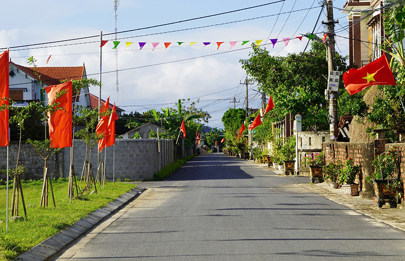 Mô hình “Gia đình 5 có, 3 sạch” góp phần giúp đường làng, ngõ xóm ngày càng sáng-xanh-sạch-đẹp.
