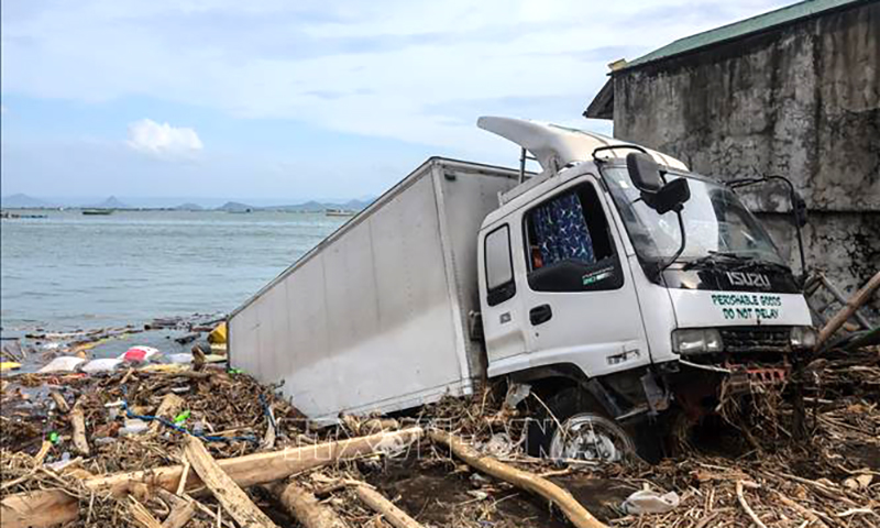 Cảnh tàn phá sau bão tại tỉnh Batangas, Philippines, ngày 25/10/2024. Ảnh: THX/TTXVN