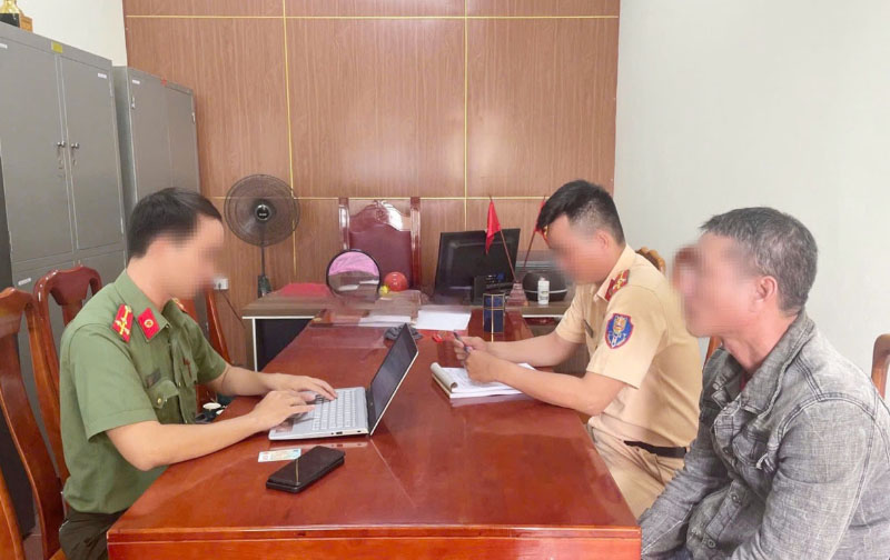 Một trường hợp phụ huynh bị xử phạt vì lên mạng xuyên tạc, vu khống, xúc phạm đến lực lượng Công an xử lý con gái vi phạm ATGT.