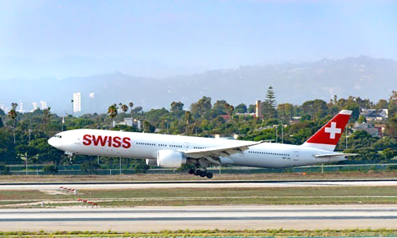 Máy bay của hãng hàng không Swiss International Air Lines tại Thụy Sĩ có các chuyến bay đến và đi từ Tel Aviv (Israel) và Beirut (Liban). Ảnh: Getty Images/TTXVN